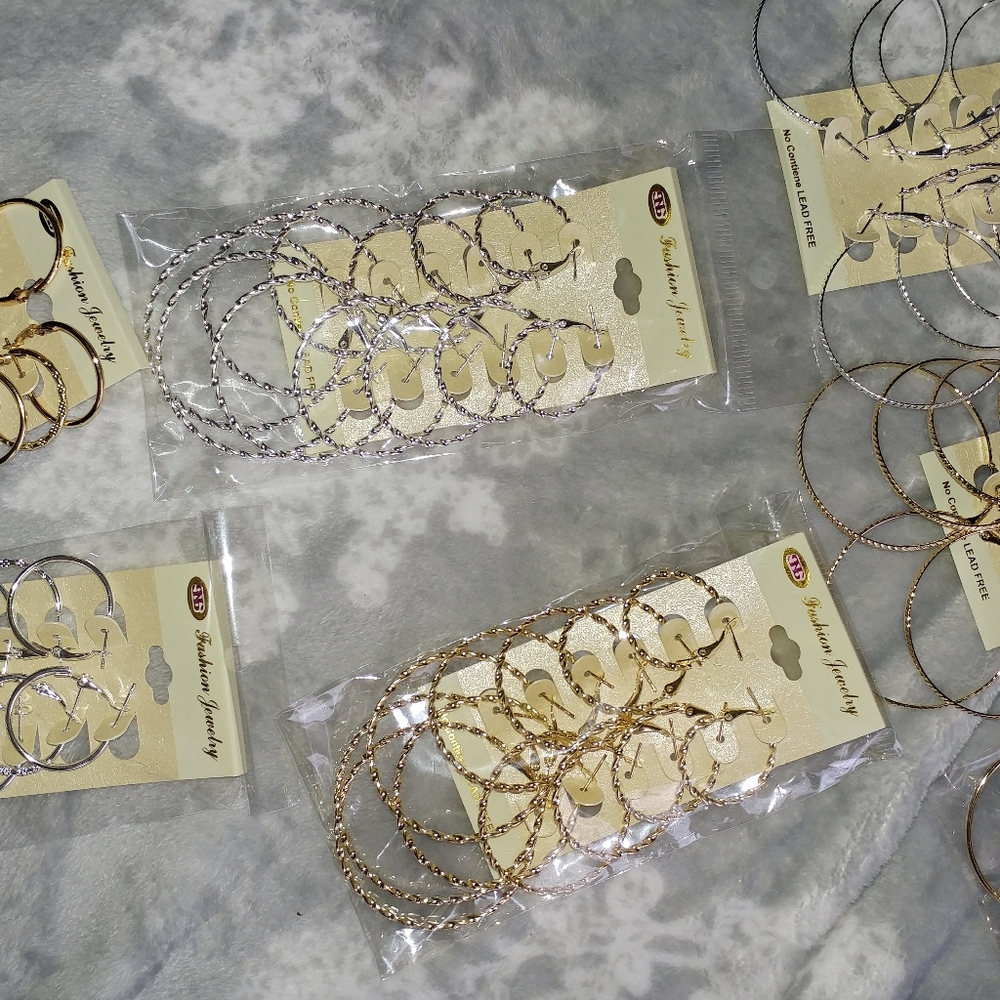 2 packs of earrings